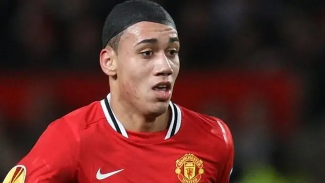 Beki wa England Chris Smalling, 29, anatarajiwa kurudi Manchester United mara moja baada ya huduma zake za muda mrefu katika klabu ya Roma kukamilika mwisho wa msimu huu