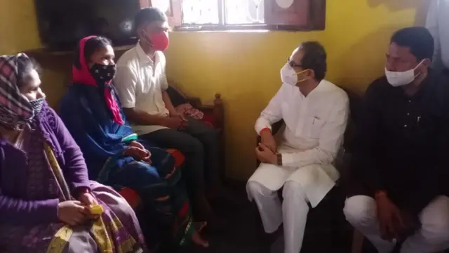 मुख्यमंत्री उद्धव ठाकरे यांची पीडित कुटुंबाची भेट घेतली.