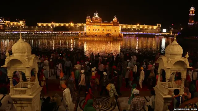 ਦਿਵਾਲੀ, ਅੰਮ੍ਰਿਤਸਰ, ਦਰਬਾਰ ਸਾਹਿਬ