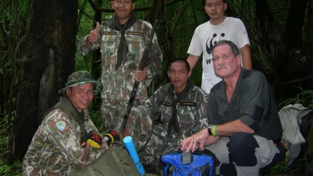 คริสเปียนกับเจ้าหน้าที่พิทักษ์ป่า