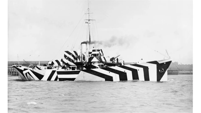La canonnière HMS Kildangan en camouflage éblouissant, 1918