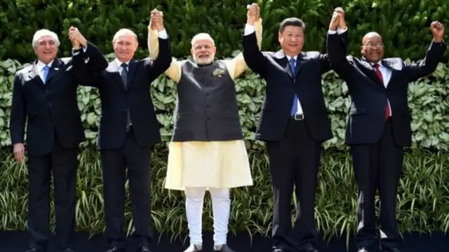 برازیل کے صدر مائیکل ٹیمر، روس کے صدر ولادی میر پوتن، انڈیا کے وزیر اعظم نریندر مودی، چین کے صدر شی جن پنگ اور جنوبی افریقہ کے صدر جیکب زوما