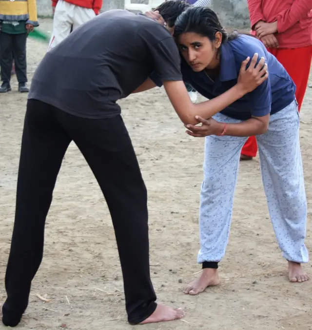 महिला कुश्ती