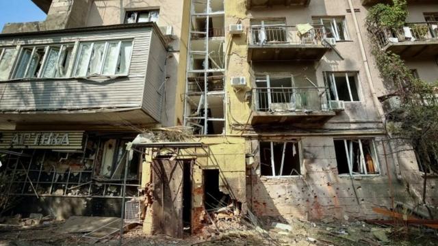Один из домов, пострадавших во вторник от российского обстрела, 30 августа 2022 года