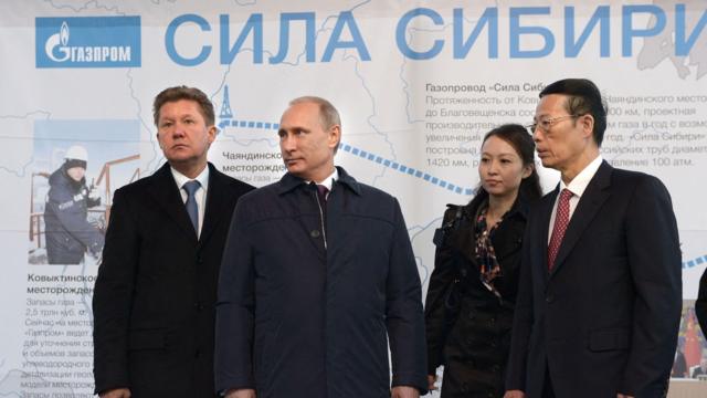 Путин, глава “Газпрома” Алексей Миллер и вице-премьер КНР Чжан Гаоли дают старт строительству газопровода “Сила Сибири” в 2014 году