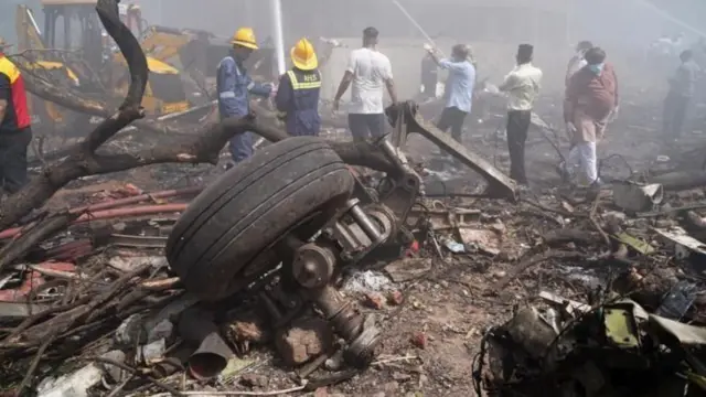 अहमदाबाद एअर इंडिया विमान अपघात हा भारतातील सर्वात भीषण विमान अपघातांपैकी एक
आहे.