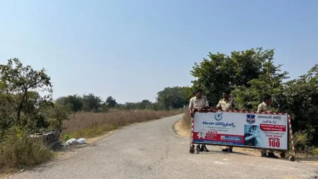 లగచర్లకు వెళ్లే మార్గాల్లో పోలీసులు పహారా (ఫైల్ ఫోటో)