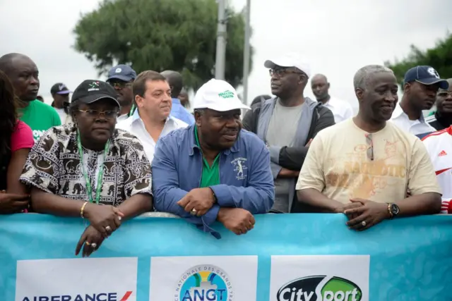 Avec le président Ali Bongo lors d'un marathon en 2013 à Libreville.