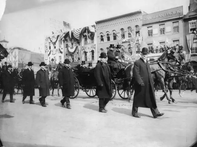 ሩዝቬልት በሲመተ በዓላቸው ዕለት በምሥጢር አገልግሎት አባላት ታጅበው