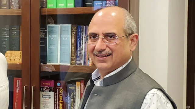 నళిన్ కొహ్లీ 