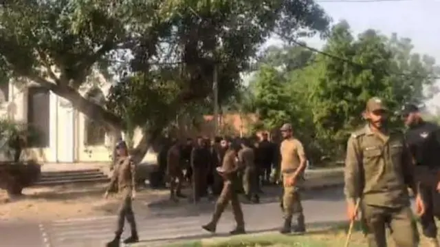 ਇਮਰਾਨ ਖ਼ਾਨ ਦੇ ਘਰ ਦੇ ਬਾਹਰ ਪੁਲਿਸ 