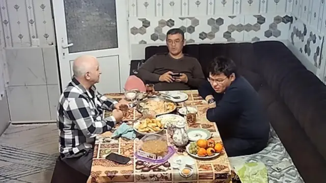 Милиция тараткан видеодон алынган сүрөт