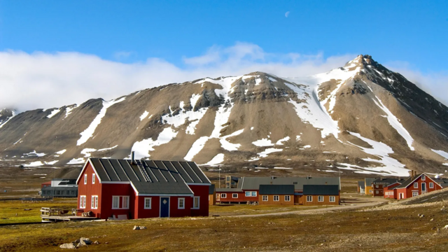 A pequena cidade de Ny-lesund em Svalbard, na Noruega