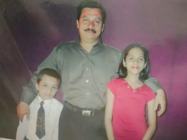 श्रद्धा वालकरचा लहानपणीचा फोटो 