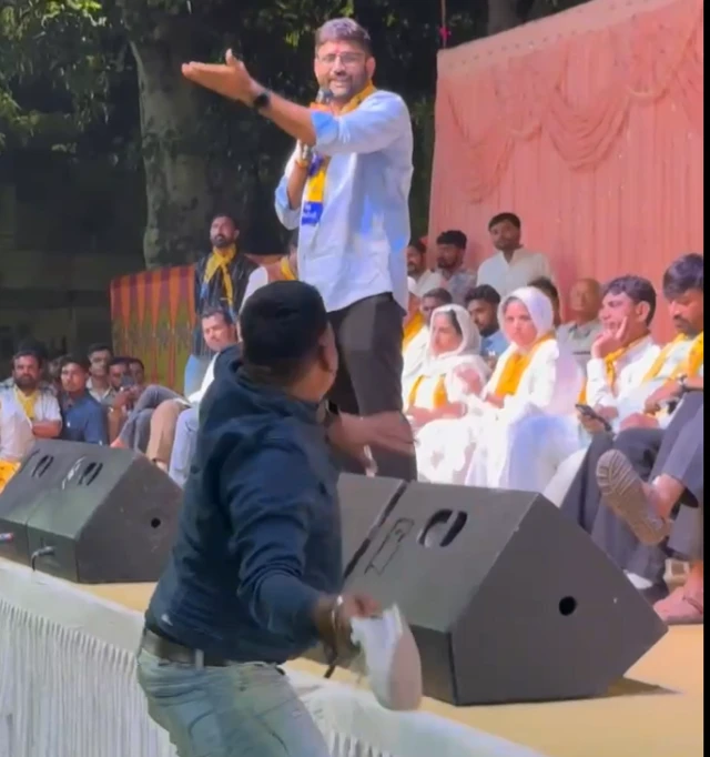 ગોપાલ ઇટાલિયા, બીબીસી ગુજરાતી. ગુજરાત, આમ આદમી પાર્ટી, ગુજરાતનું રાજકારણ, ભાજપ, કૉંગ્રેસ