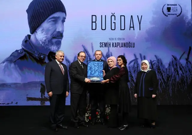 Kaplanoğlu'nun Buğday filminin galası Kasım 2017'de Cumhurbaşkanı Recep Tayyip Erdoğan'ın da katılımıyla Cumhurbaşkanlığı Külliyesi'nde yapıldı.