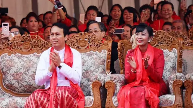 ဦးဖြိုးမင်းသိန်းနဲ့ ဇနီး