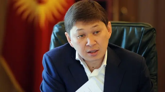 Мурдагы премьер-министр Сапар Исаков Бажы Кызматынын төрага орун басарын кызматтан бошоткон учуру президент алмашкан маалга туш келген