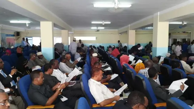 Baarlamaanka Soomaaliya ayaa dhanka warbaahinta uga duwan baarlamaannada kale
