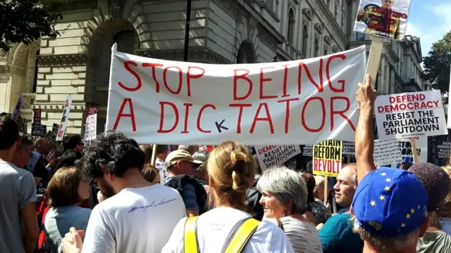 протест у Даунинг-стрит