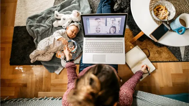 çalışan çocuklu kadın