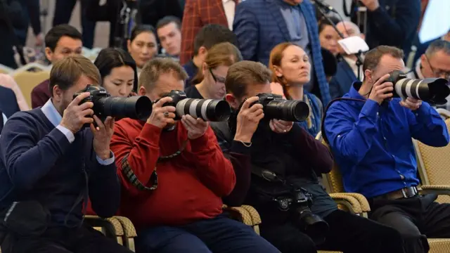 Атамбаевдин маалымат жыйынына 120 чамалуу журналист катышты