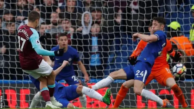 Hanandez enwela ndị chelsea goolu itoolu kamgbe ọgbawara bọọlụ