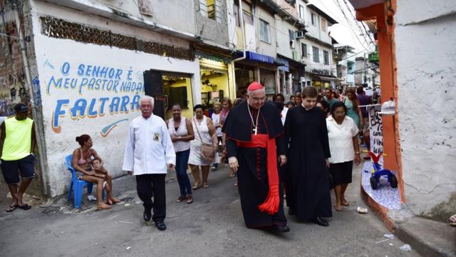 Dom Orani Tempesta faz visitacodigos bonus betanomeio a membros da Igreja e moradores