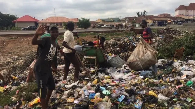 Waste picker for Abuja