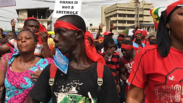 Ghana pipo dey protest for street