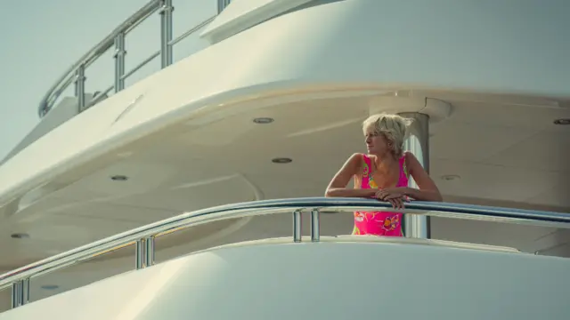 Elizabet Debicki kao princeza Dajana u seriji Kruna