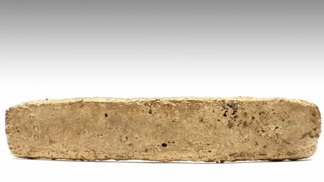 Un tejo de oro de la época de Cortés