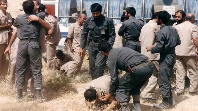 شماری از اسرایی که مجاهدین آزاد کرده بود و از طریق صلیب سرخ به ایران منتقل شده بودند پس از ورود به ایران 'بازداشت شدند'