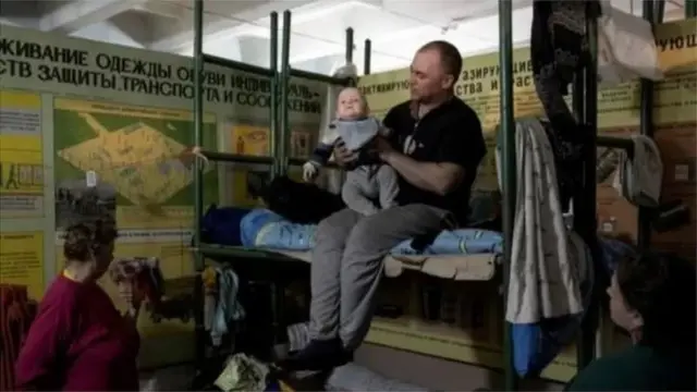 রাশিয়ার অভিযোগ কারাখানায় বেসামরিক লোকজনকে মানব-ঢাল হিসেবে ব্যবহার করা হচ্ছে।