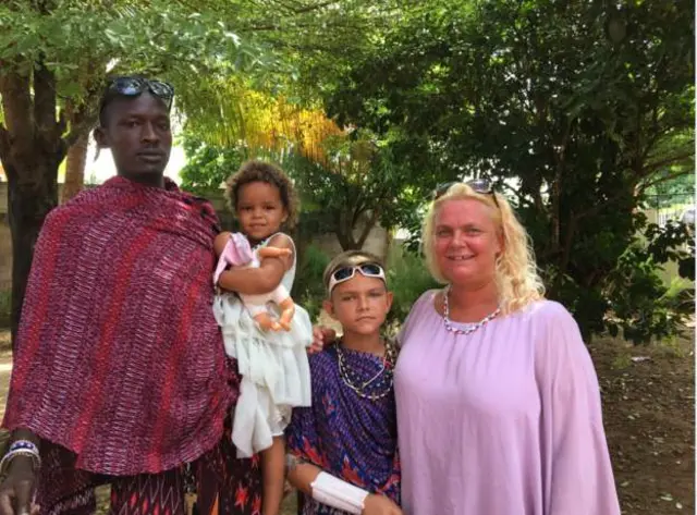 Oscar et sa famille vivent à Dar Es Salaam