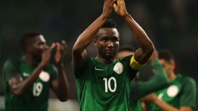 Mikel Obi na ọwọ sok,e o nki awọn eeyan rẹ