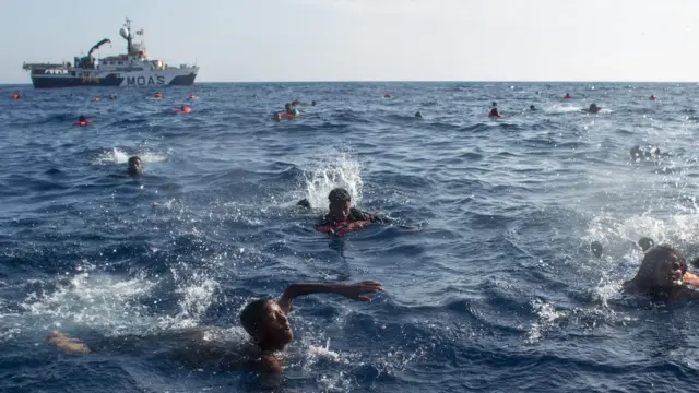 প্রতি বছর বিপদজনকভাবে সাগর পাড়ি দিয়ে ইউরোপ যাওয়ার সময় পানিতে ডুবে মারা যাচ্ছে বহু মানুষ।