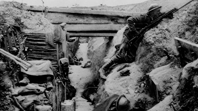 Soldado británico en una trinchera