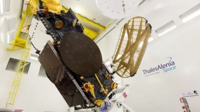 Европалык авиациялык түйүндүн спутнигин орбитага бир нече телевизиондук спутниктер менен бирге чыгарышты.