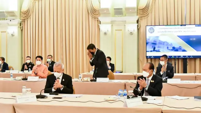 นายกรัฐมนตรีกล่าวแนะนำและต้อนรับผู้ว่าฯ กทม. ในระหว่างเข้าร่วมประชุม ศบค. นัดแรก 17 มิ.ย.