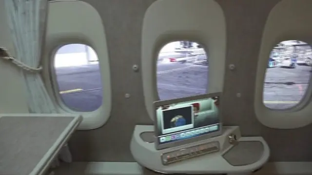 Madirisha katika ndege ya kampuni ya Emirates