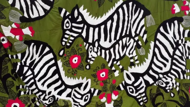 Pundamilia na tausi ni mifumo ambayo watalii wanapenda kununua mashuka ya aina hiyo.