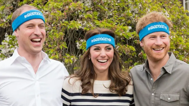 เจ้าชายวิลเลียม ดยุคแห่งเคมบริดจ์ แคทเธอรีน ดัชเชสแห่งเคมบริดจ์ และเจ้าชายแฮร์รี