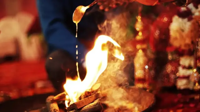 நெருப்பில் நெய் ஊற்றுதல்