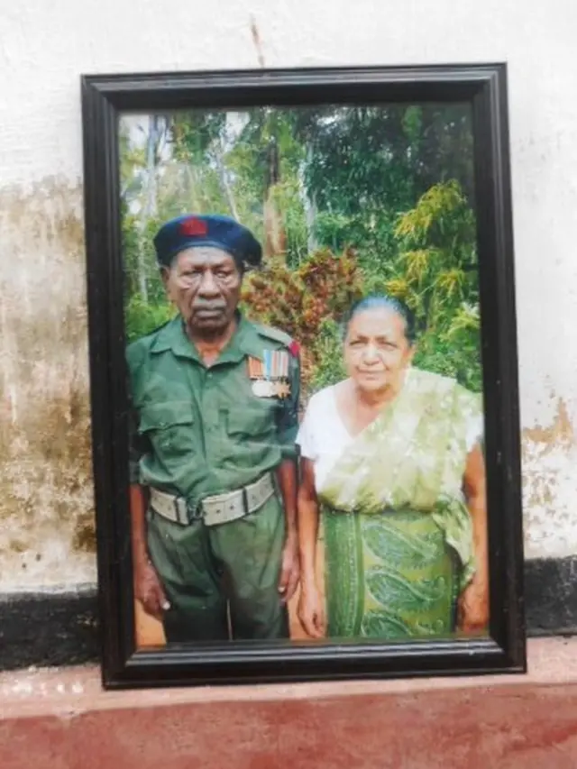 පේද්‍රික් අප්පුහාමි බිරිඳ සමග