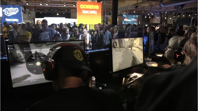 Silver Snipers jugando con público