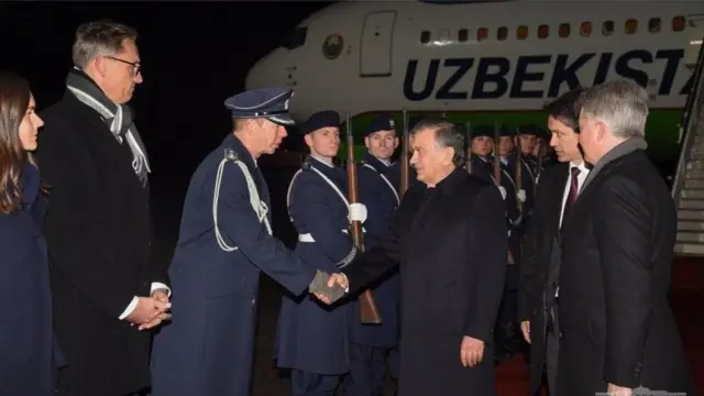 Мирзиёевни расмийлар кутиб олган