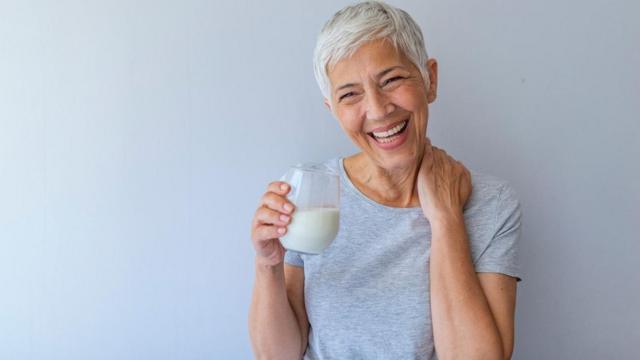 يعد حليب الصويا أفضل بديل لحليب الأبقار، لكنه قد لا يكون الخيار الأفضل لكبار السن