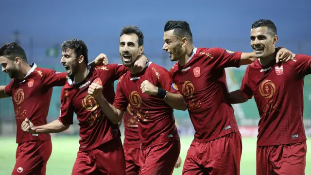 عکس "مشهدیها" برای پاراگرافی است که تیترش "بالانشینی مشهدی ها" است.