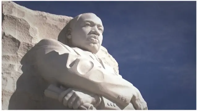 La sculpture commémorative en pierre blanche de Martin Luther King Jr. à Washington